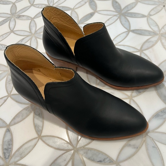 NISOLO MIA Everyday Ankle Bootie - like new! Worn once. - Picture 3 of 7